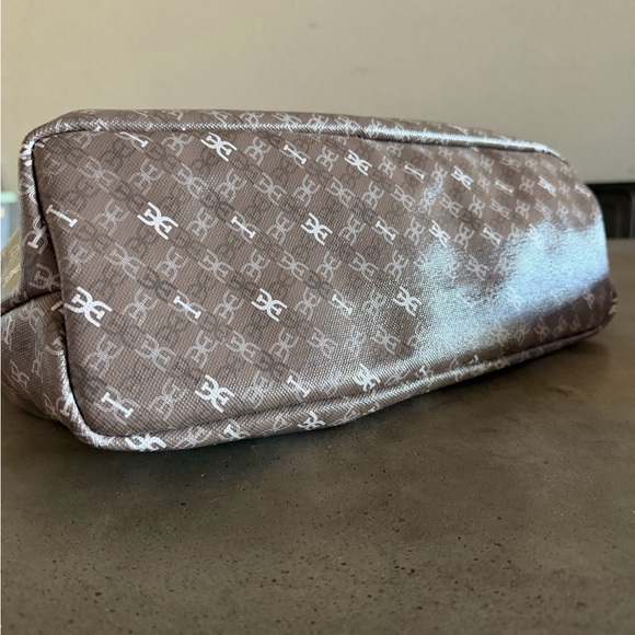 Elegant Brown Tote Bag with Pouch - Picture 4 of 5